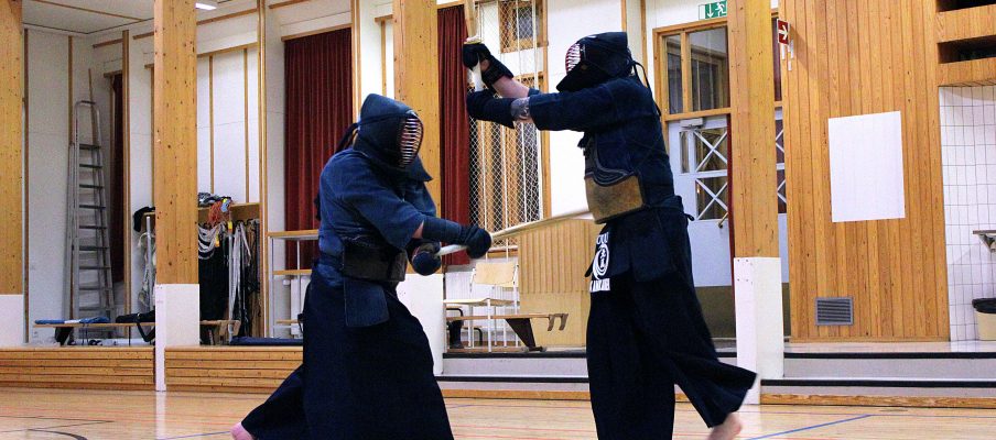 Kendo-ottelua Oulussa.